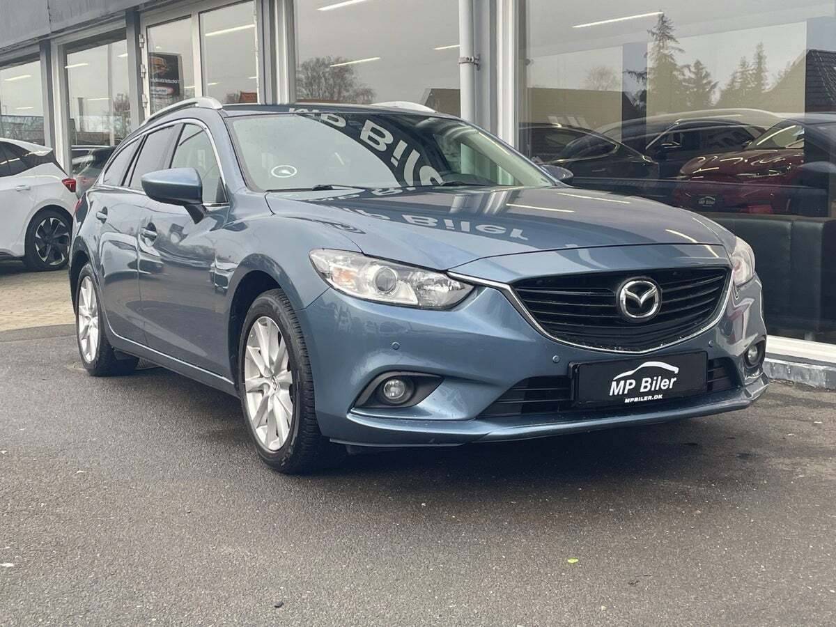 Blå Mazda 6 fra 2013