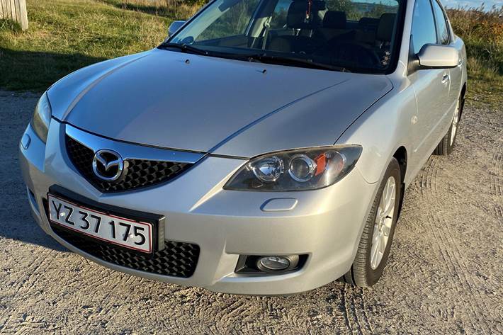 Sølv Mazda 3 fra 2008