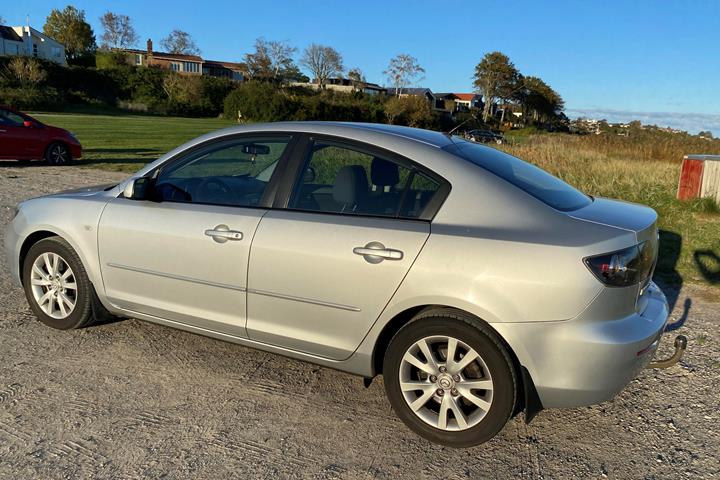 Sølv Mazda 3 fra 2008