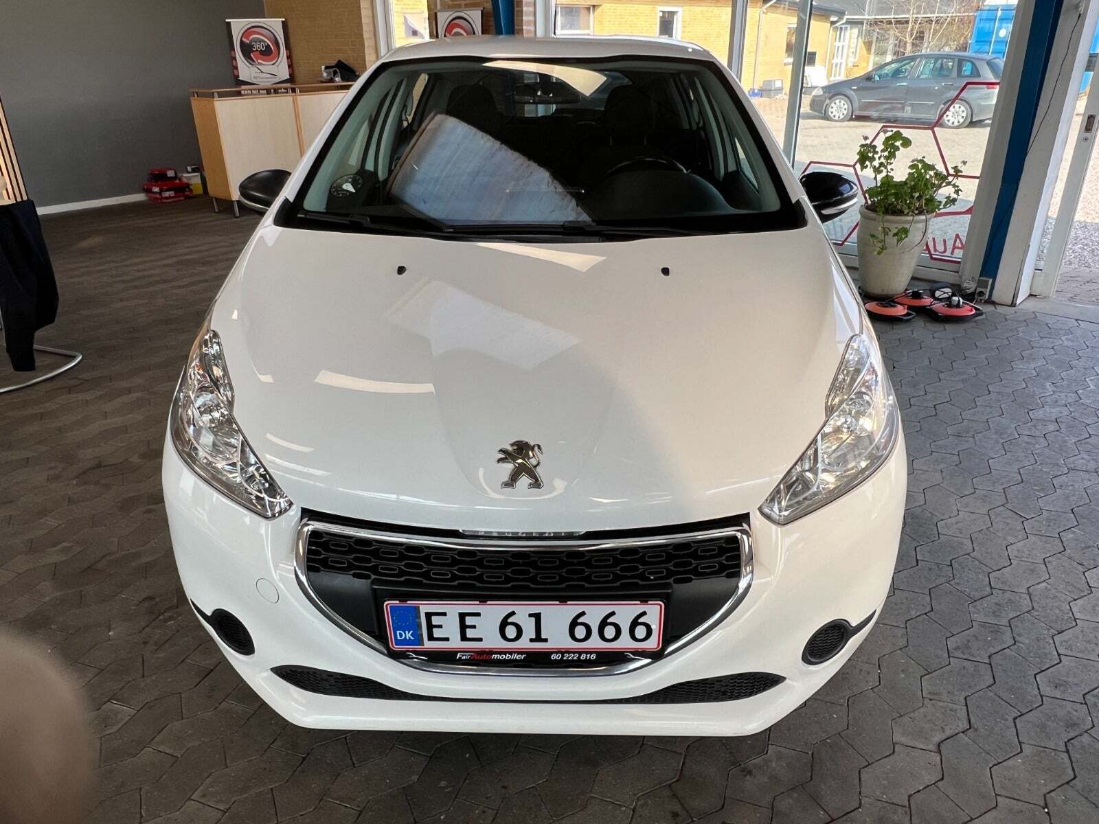 Hvid Peugeot 208 fra 2012