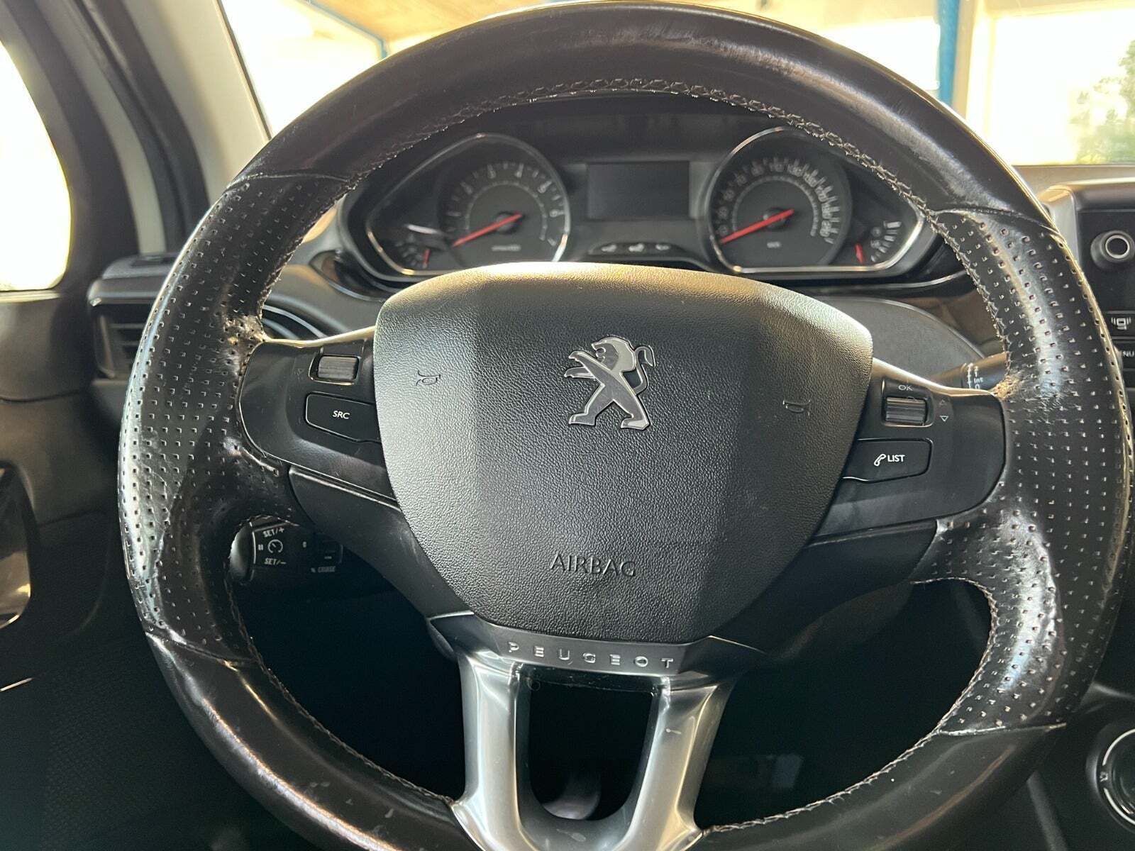 Hvid Peugeot 208 fra 2012