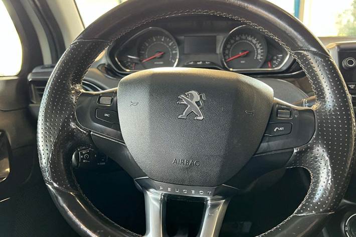 Hvid Peugeot 208 fra 2012