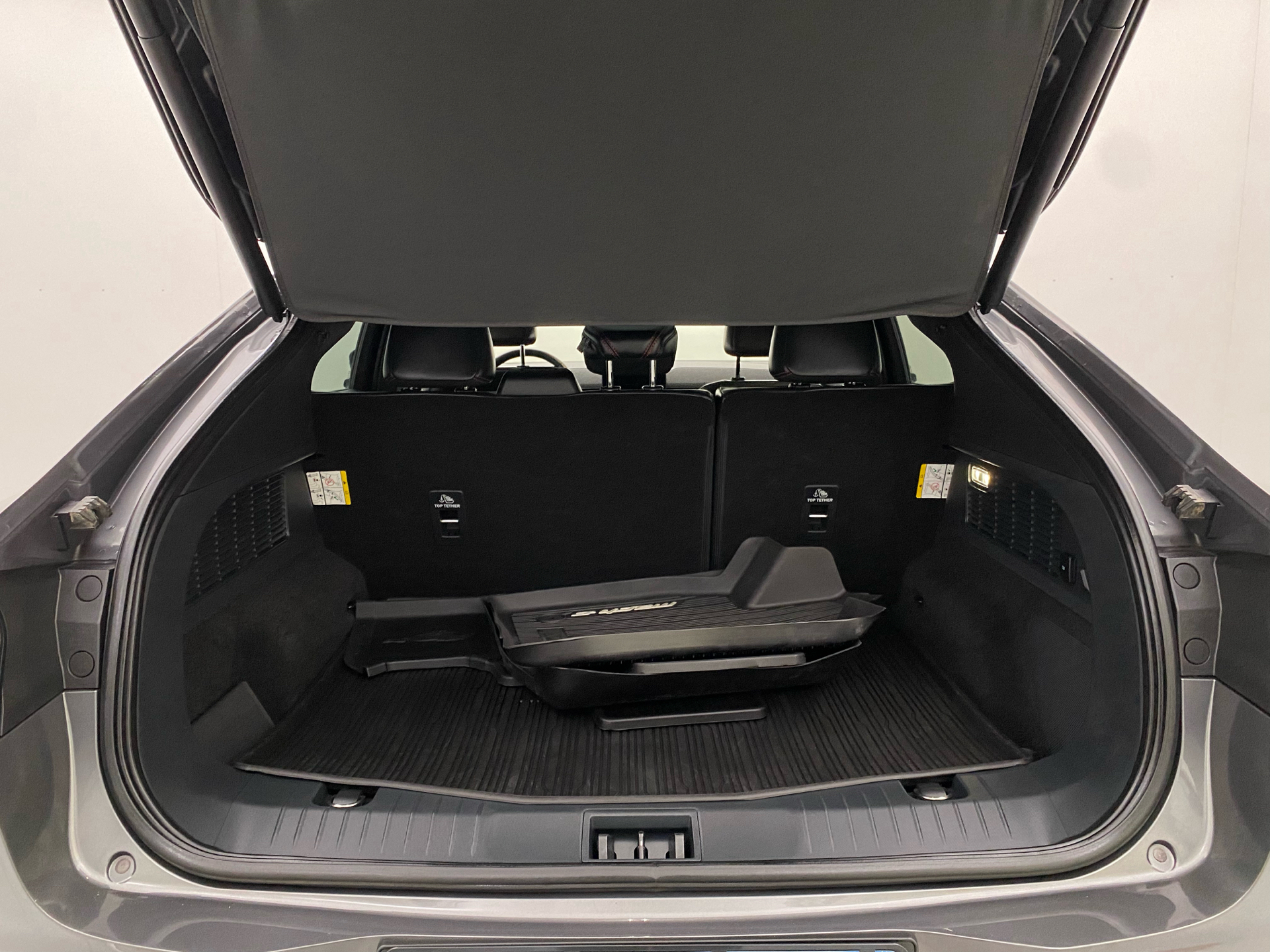 Grå Ford Mustang Mach-E fra 2021