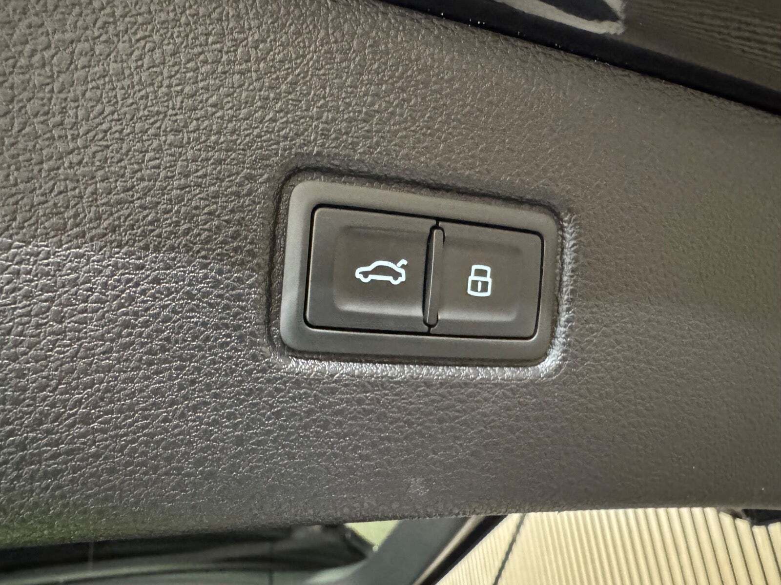 Gul Audi SQ7 fra 2021