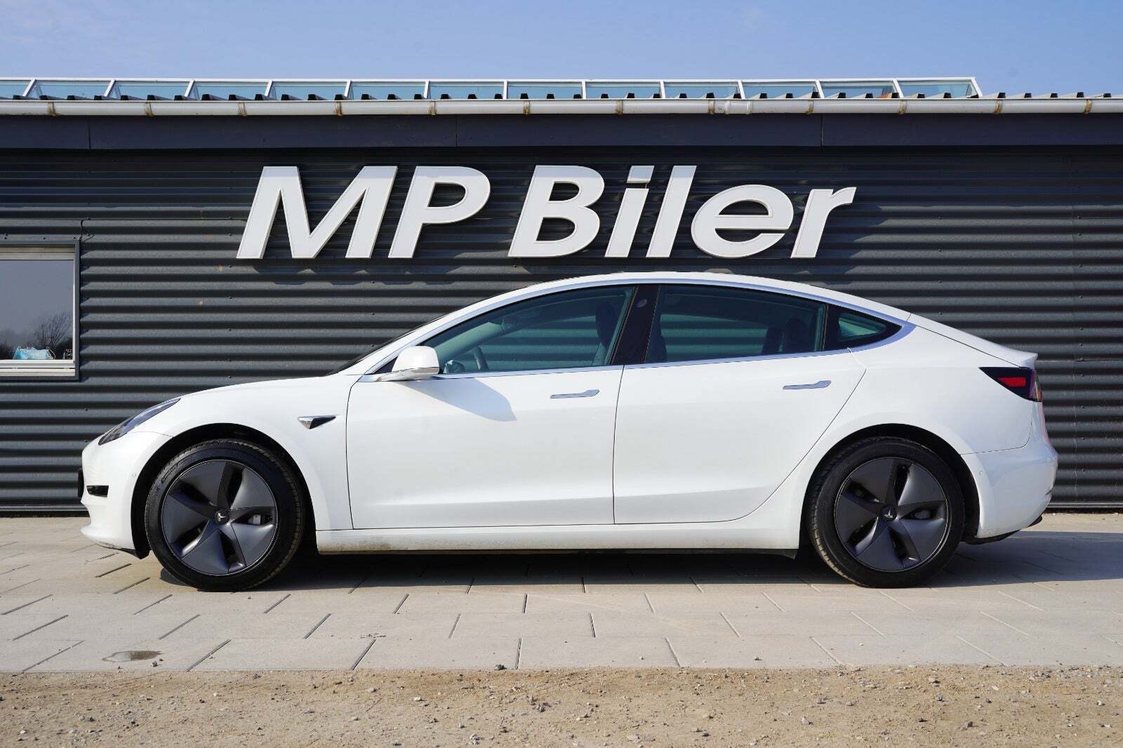 Hvid Tesla Model 3 fra 2020