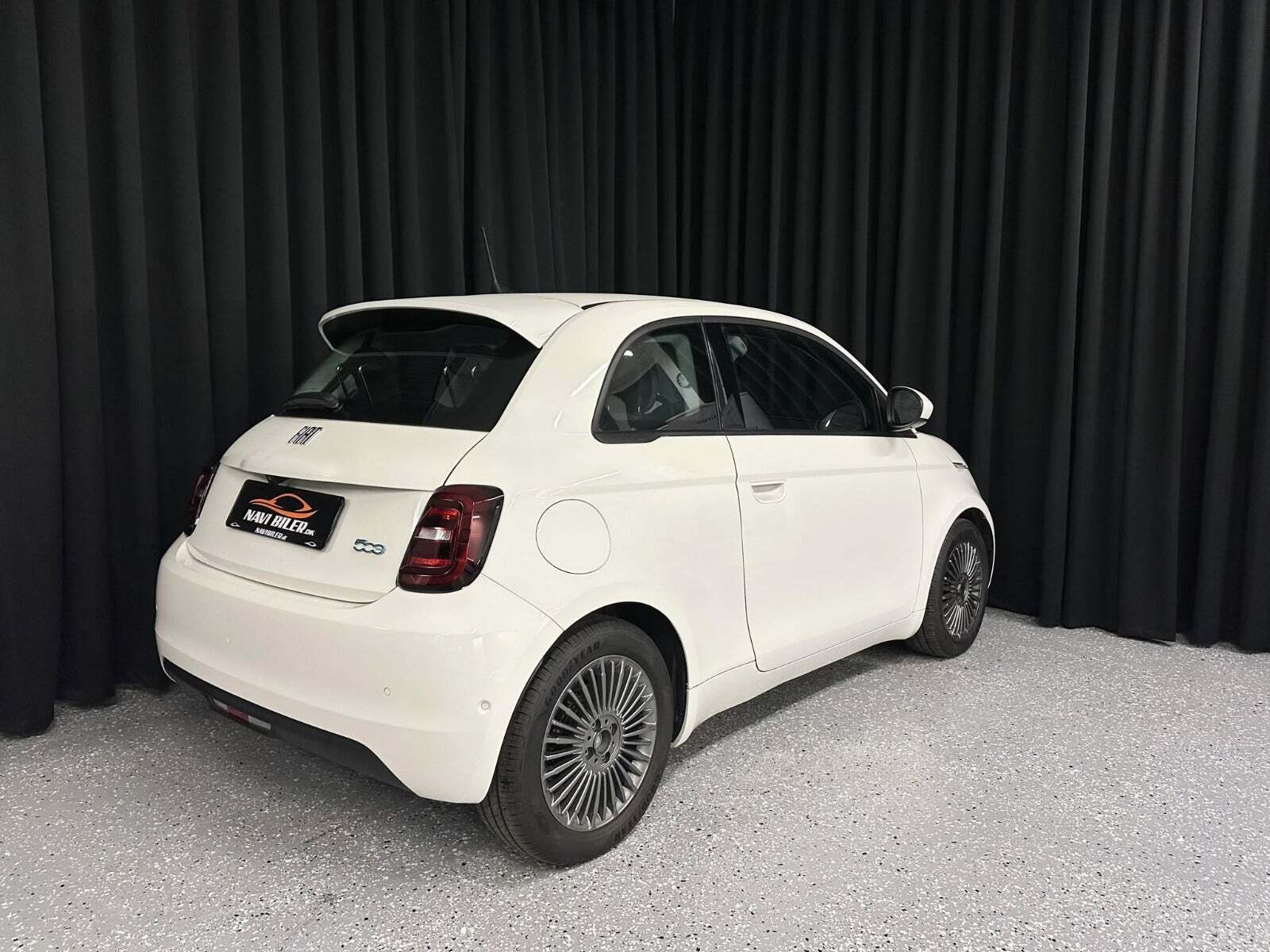 Hvid Fiat 500e fra 2021