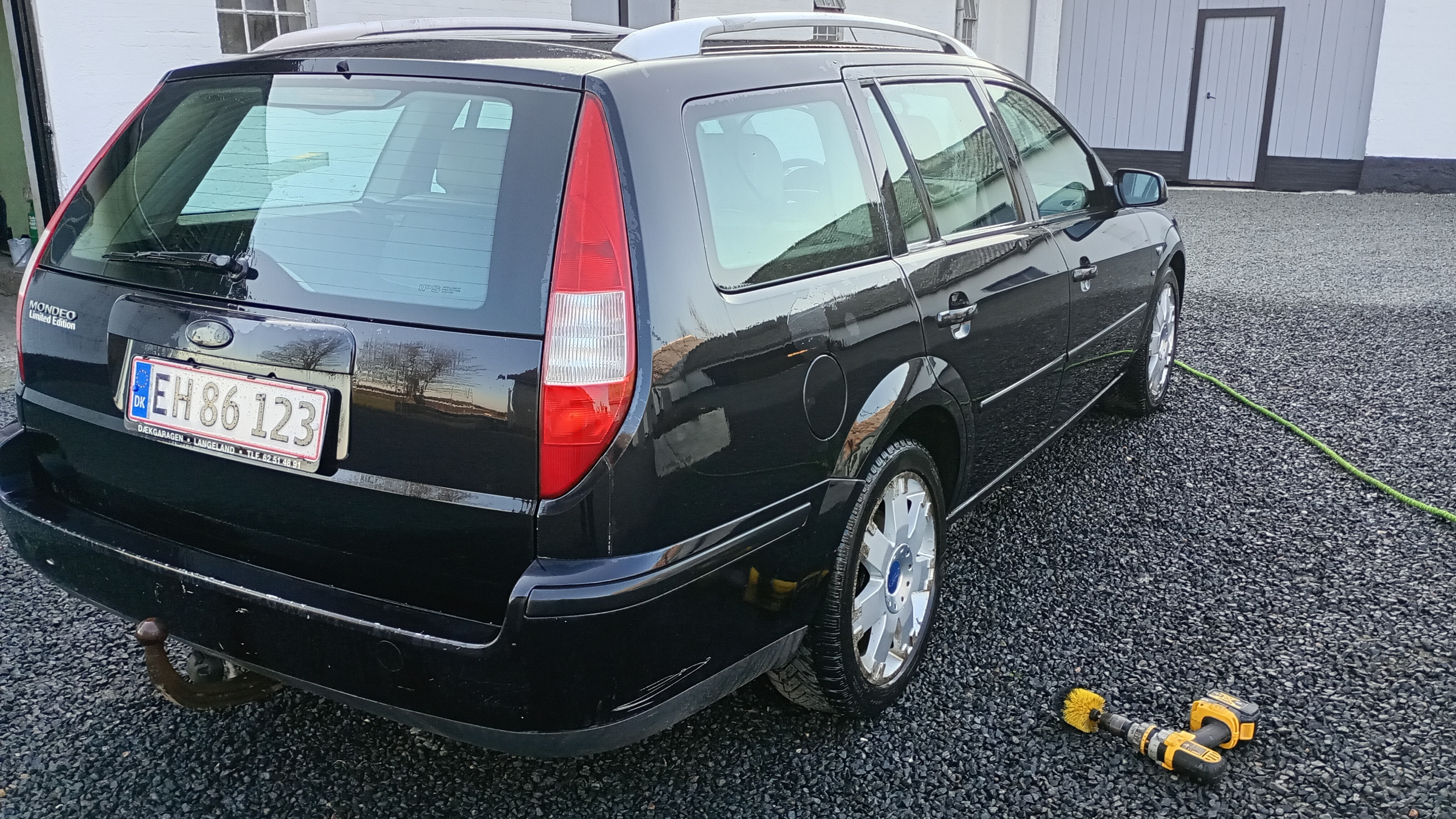 Sort Ford Mondeo fra 2004