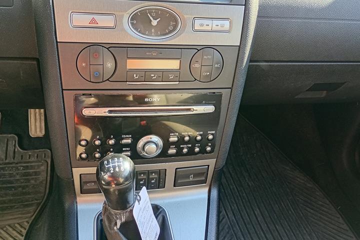 Sort Ford Mondeo fra 2004