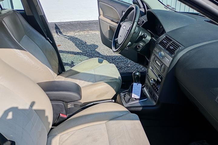 Sort Ford Mondeo fra 2004