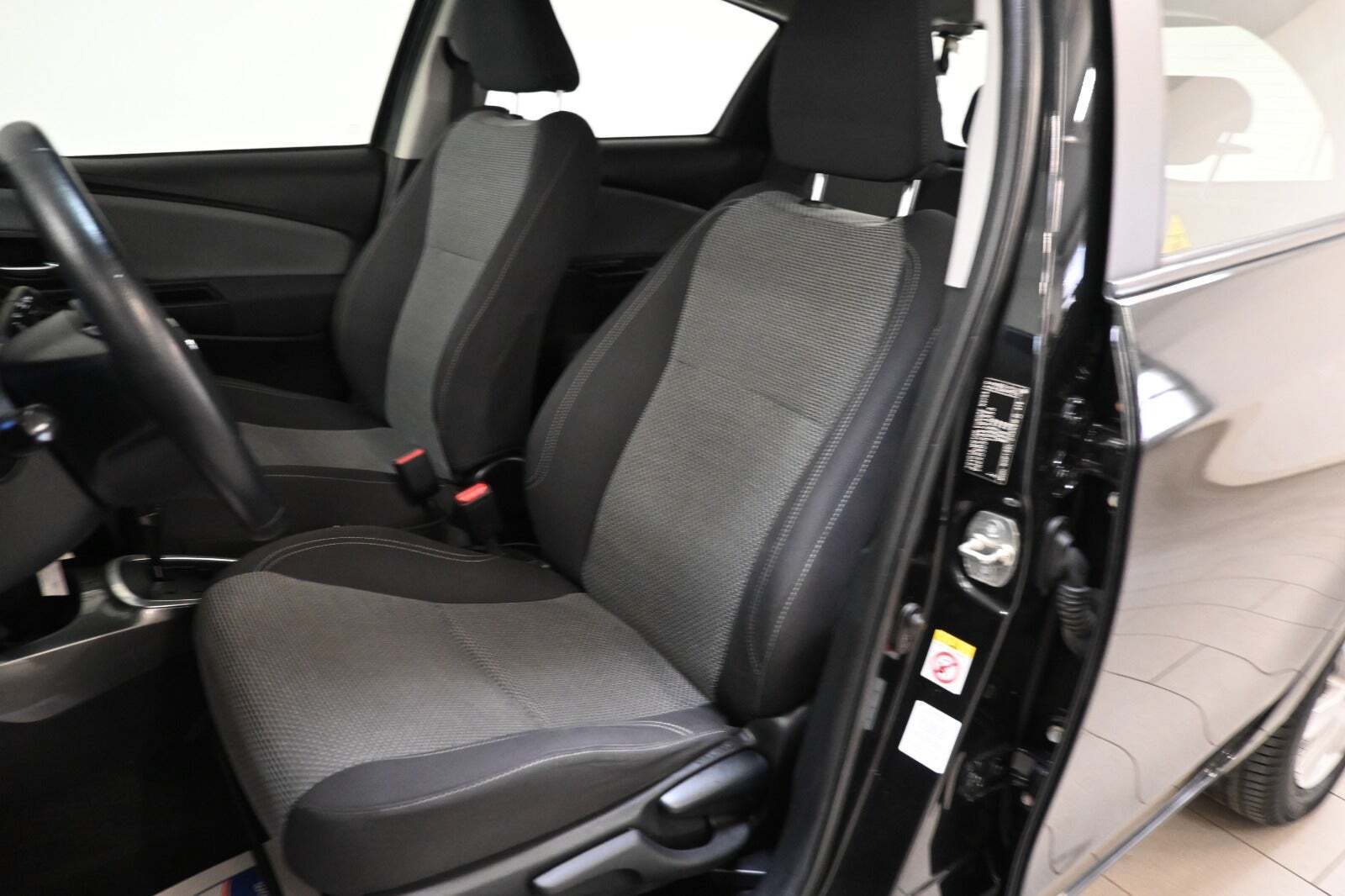 Sort Toyota Yaris fra 2016