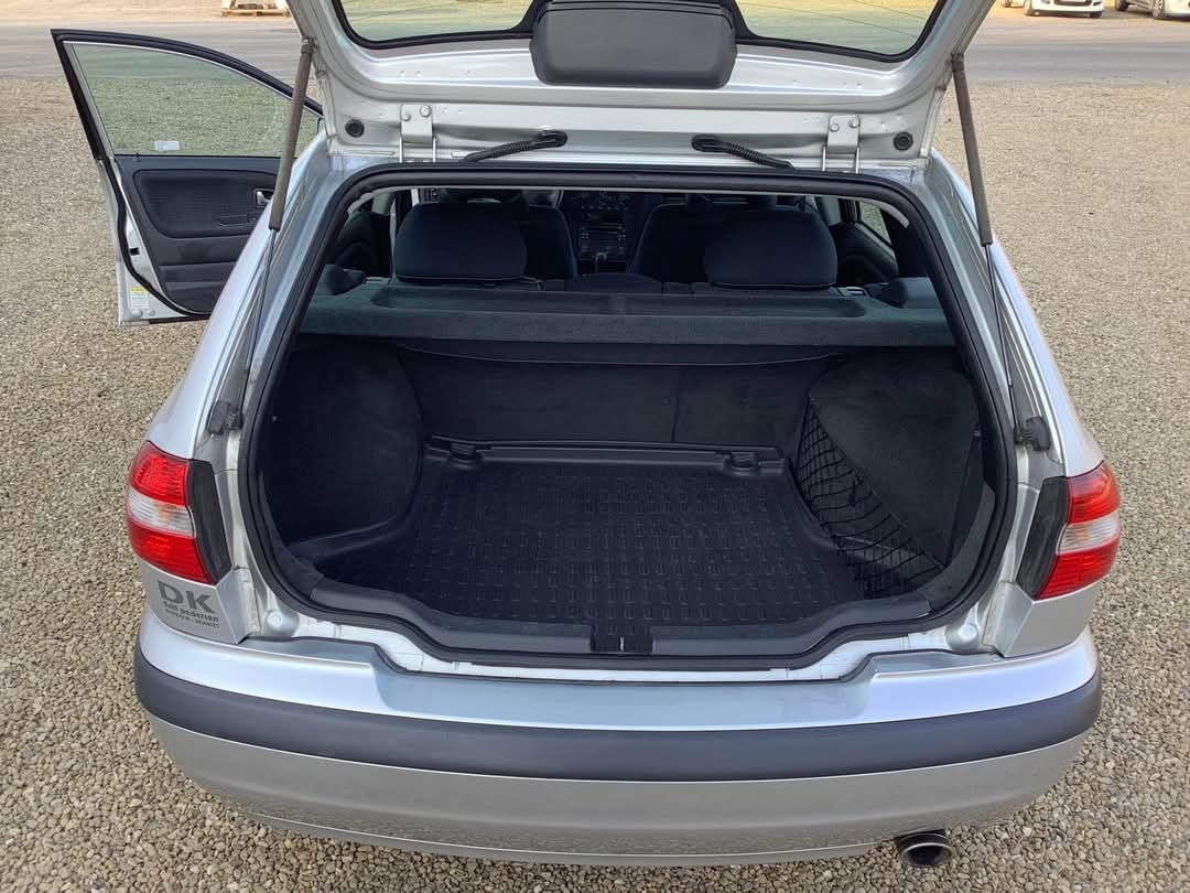 Sølv Volvo V40 fra 2004