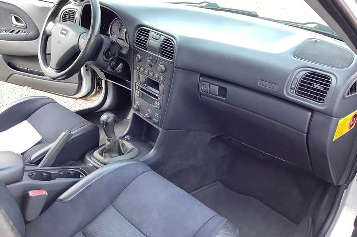 Sølv Volvo V40 fra 2004