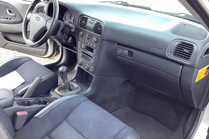 Sølv Volvo V40 fra 2004