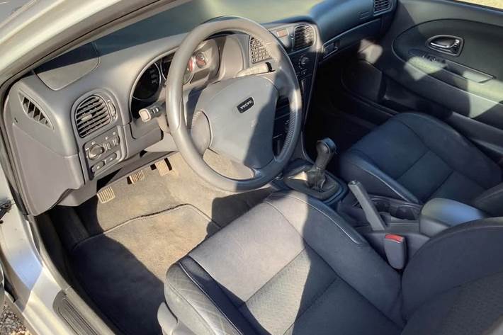 Sølv Volvo V40 fra 2004