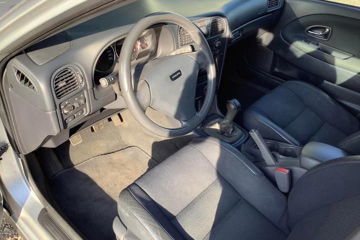 Sølv Volvo V40 fra 2004