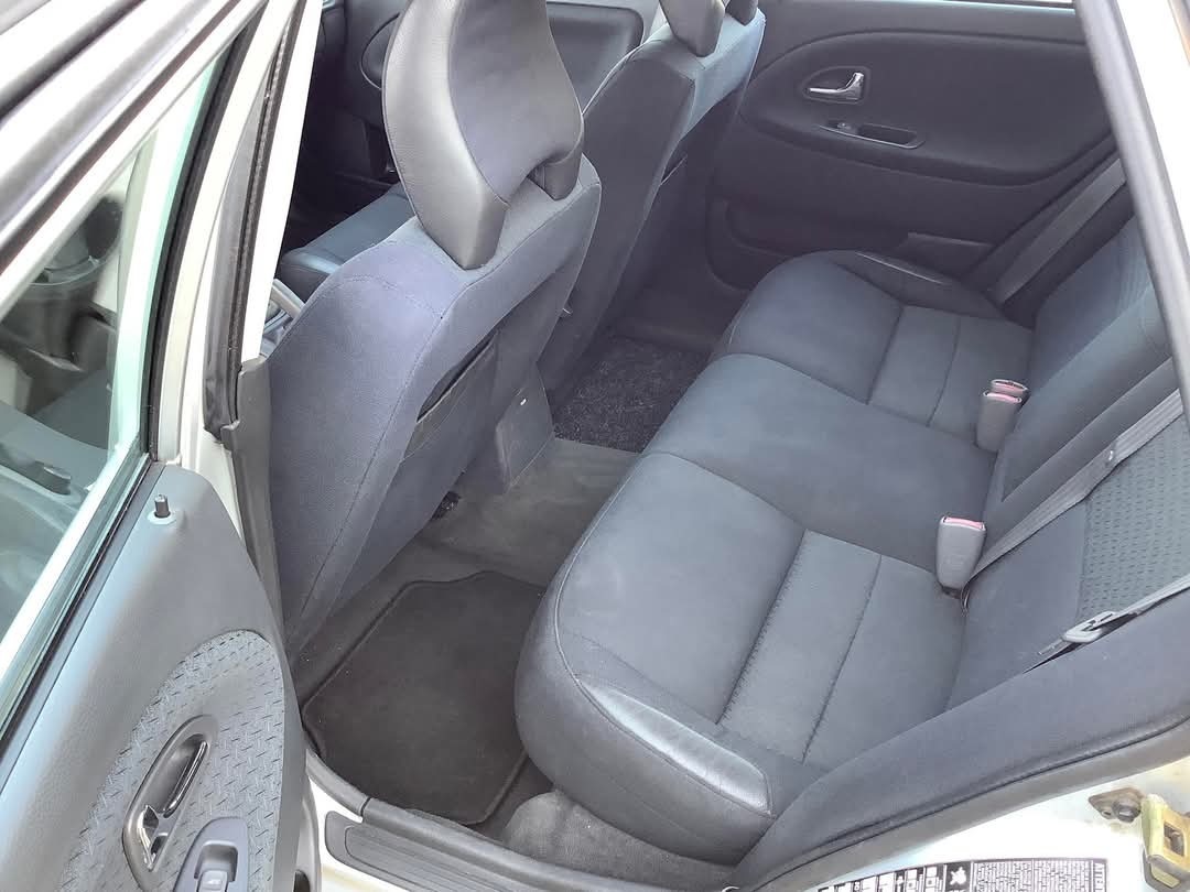 Sølv Volvo V40 fra 2004
