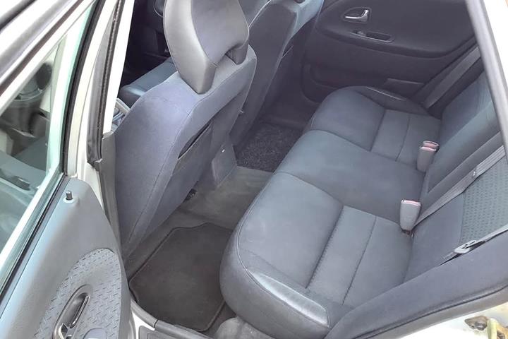 Sølv Volvo V40 fra 2004