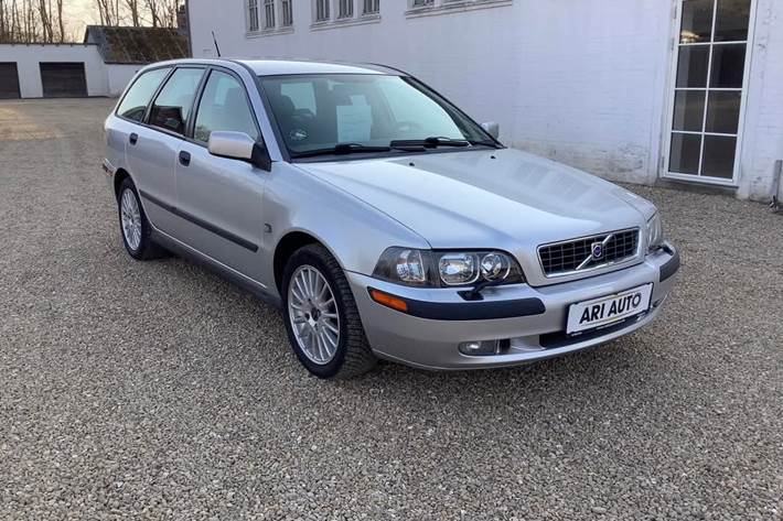 Sølv Volvo V40 fra 2004