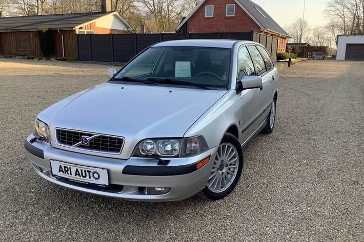 Sølv Volvo V40 fra 2004