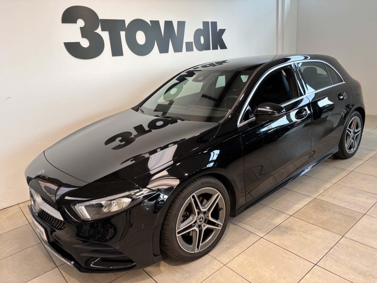 Sort Mercedes A180 d fra 2019 set udefra