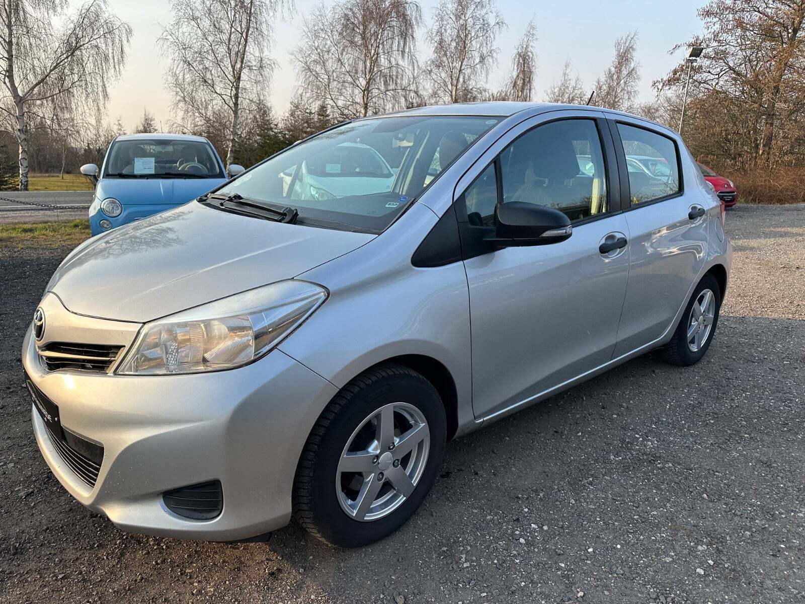 Sølv Toyota Yaris fra 2012