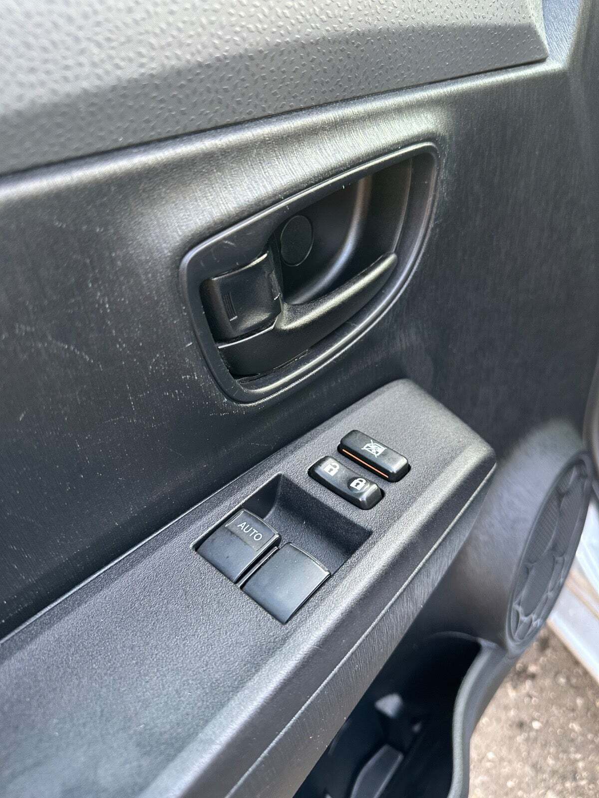 Sølv Toyota Yaris fra 2012