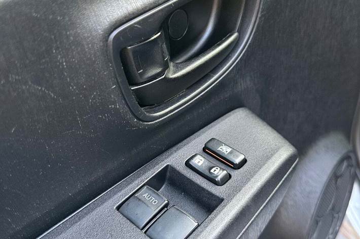 Sølv Toyota Yaris fra 2012