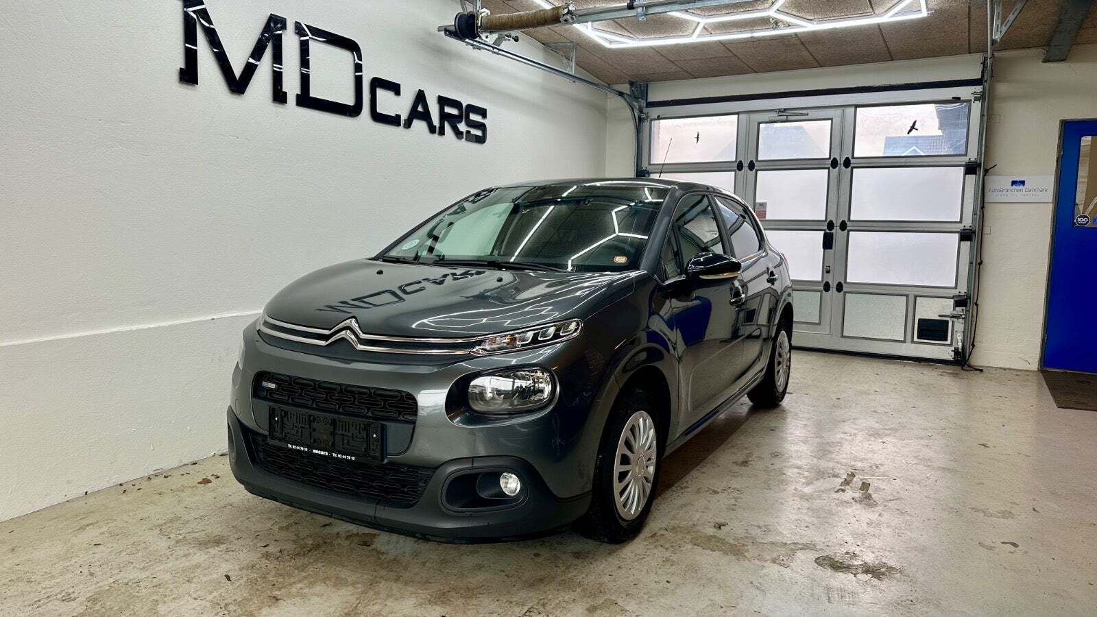 Grå Citroën C3 fra 2017 set udefra