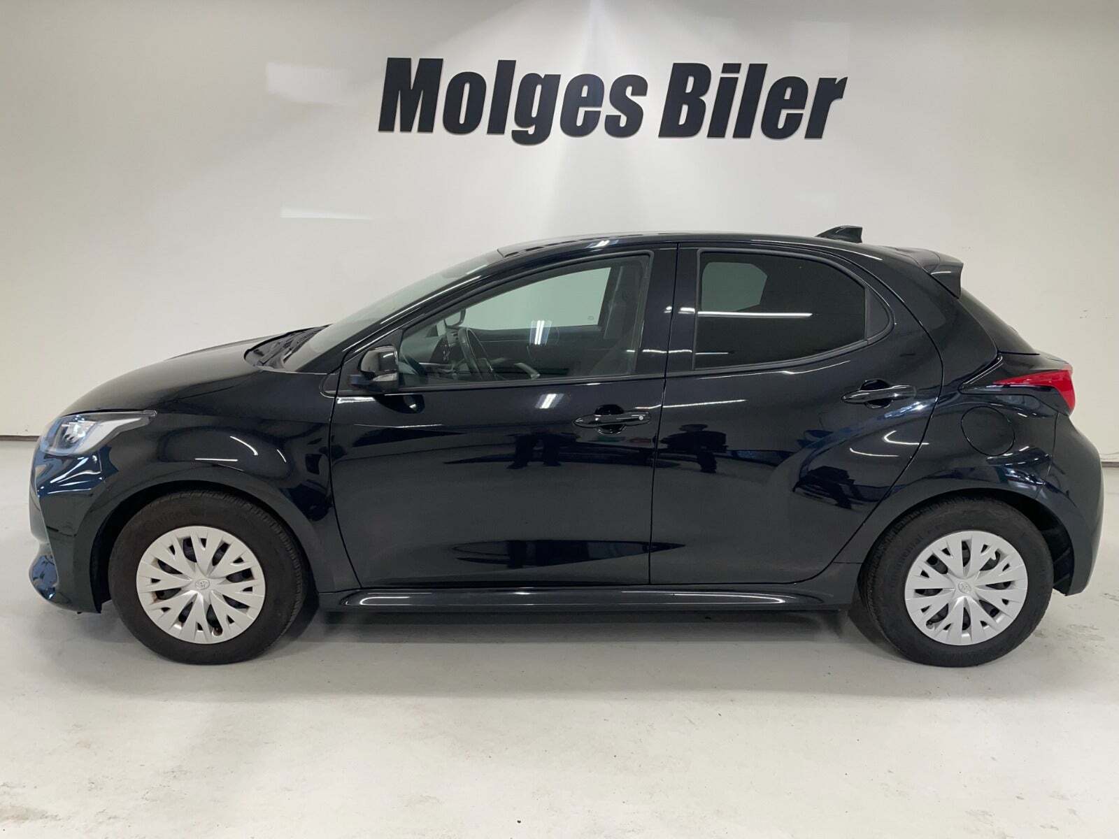 Sort Toyota Yaris fra 2021