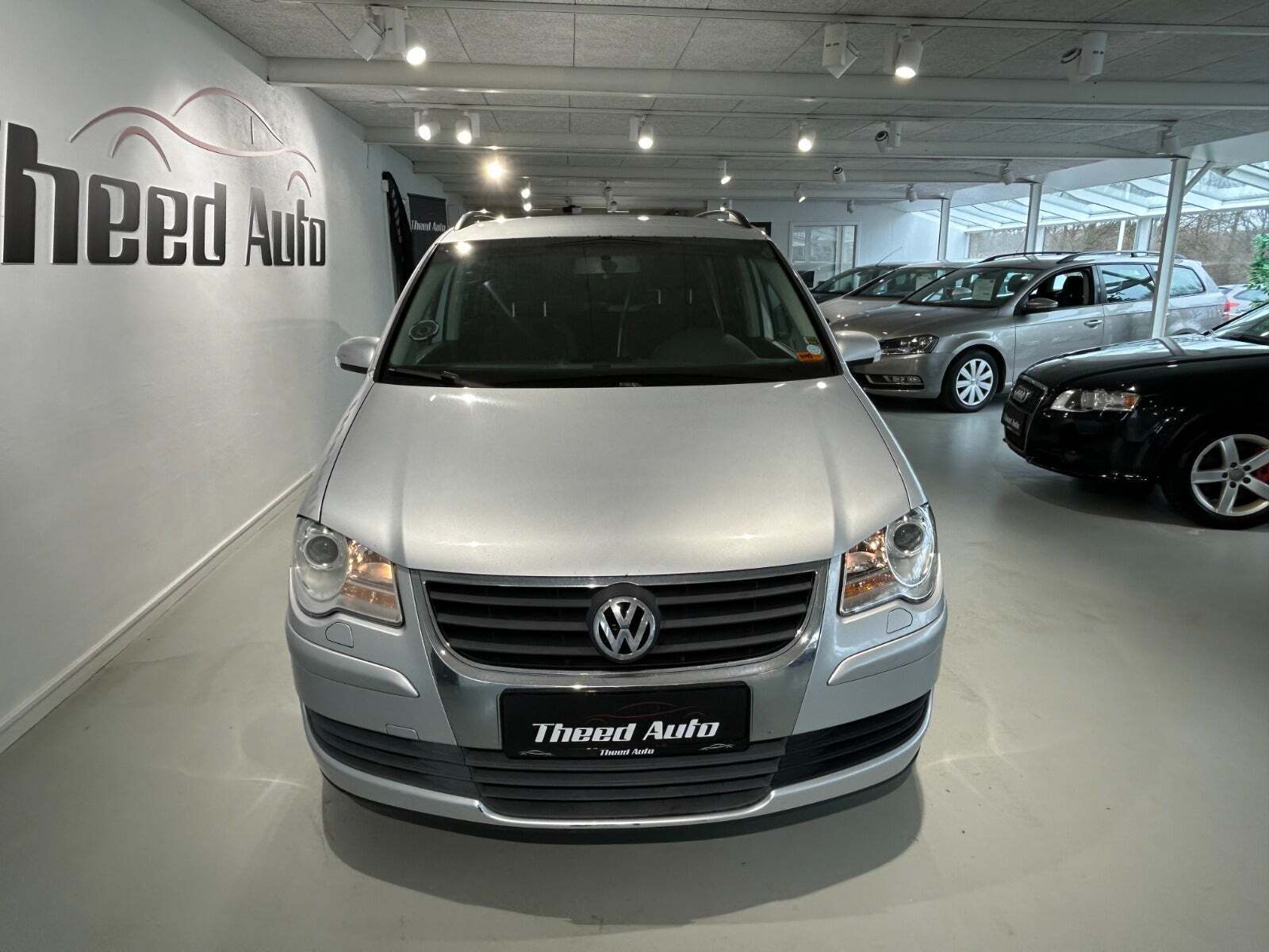 Sølv VW Touran fra 2008