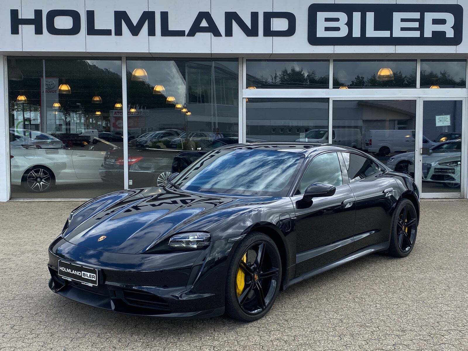 Sort Porsche Taycan Turbo fra 2021