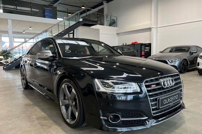 Sort Audi S8 fra 2014 set udefra