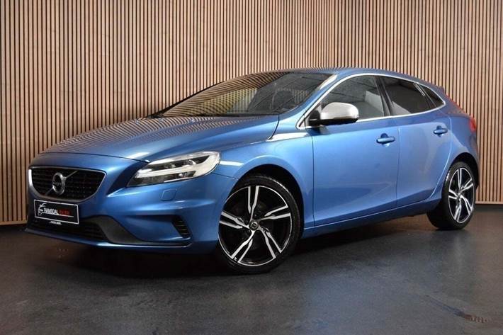 Blå Volvo V40 fra 2017