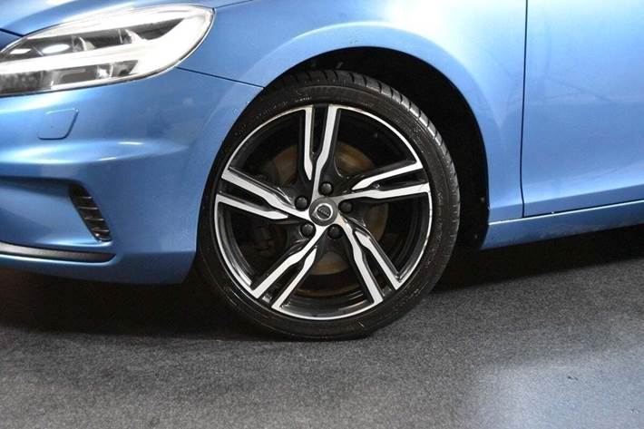 Blå Volvo V40 fra 2017