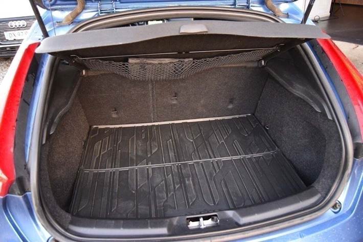 Blå Volvo V40 fra 2017