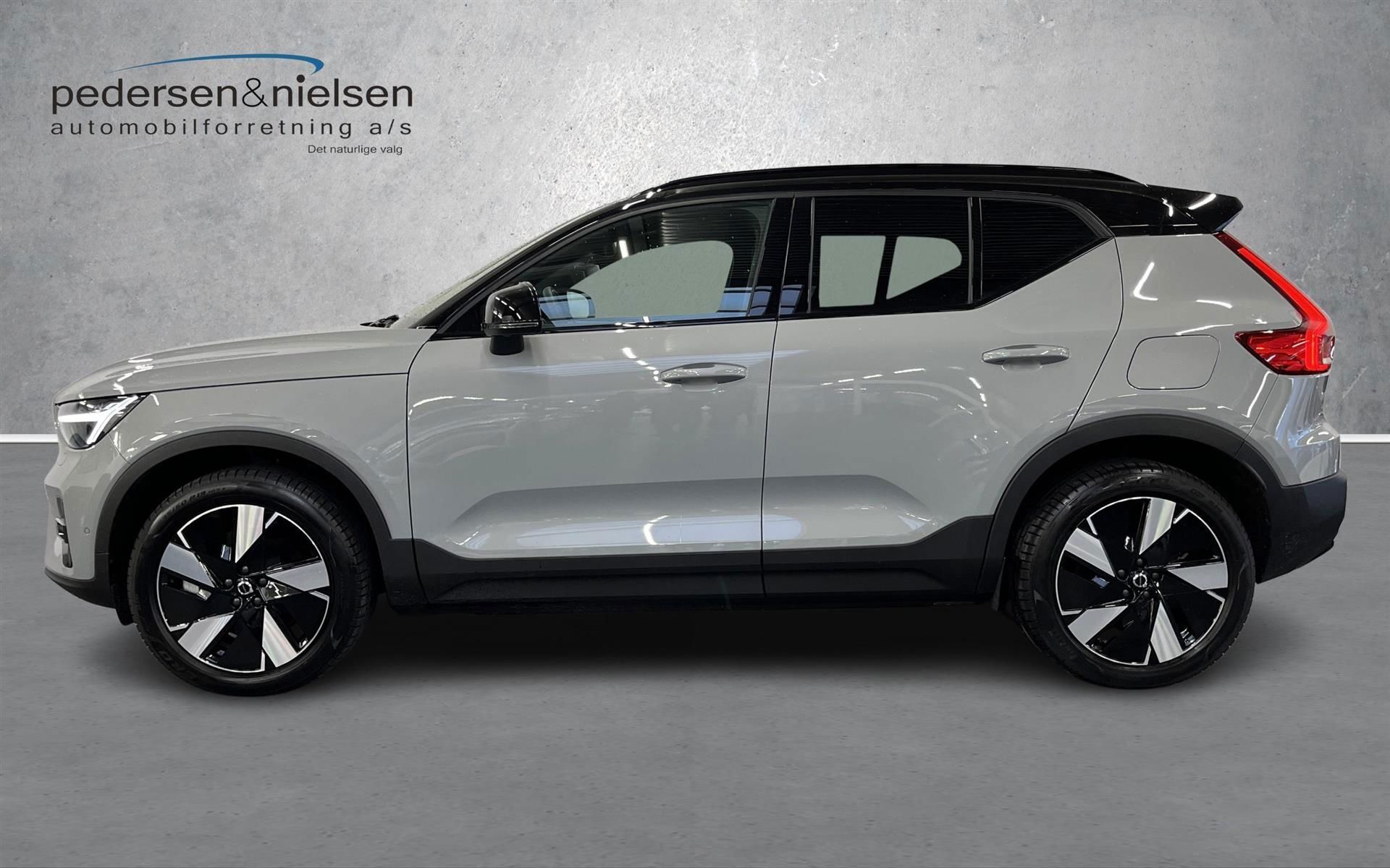 Grå Volvo EX40 fra 2025