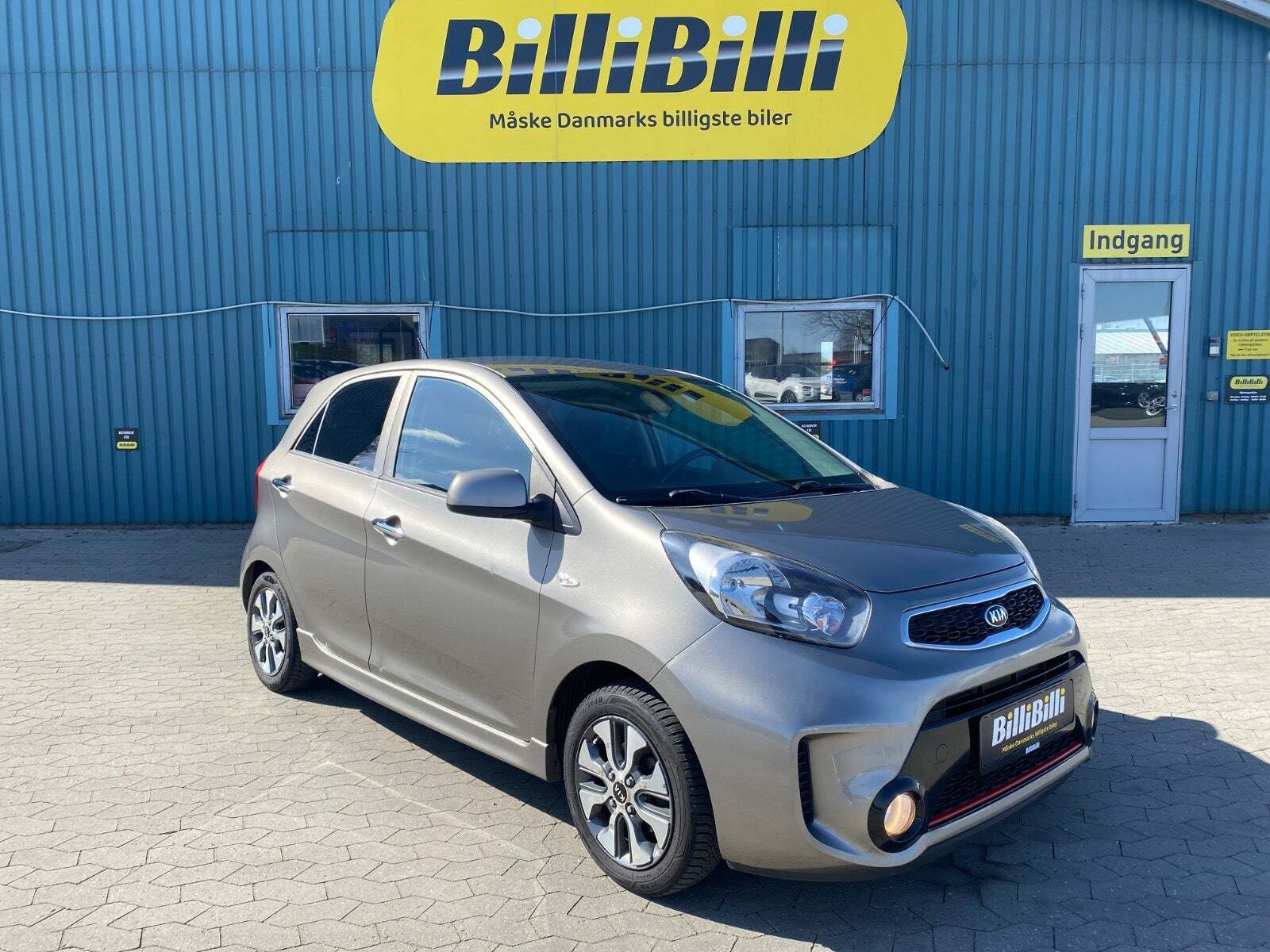 Grå Kia Picanto fra 2016 set udefra