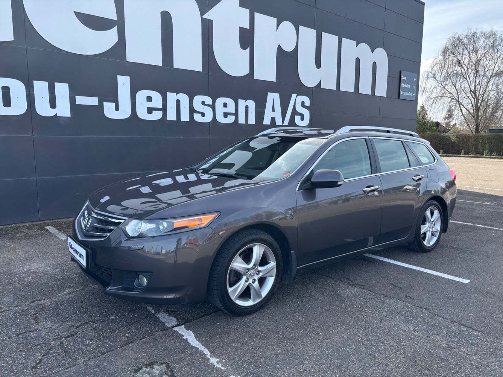 Grå Honda Accord fra 2009