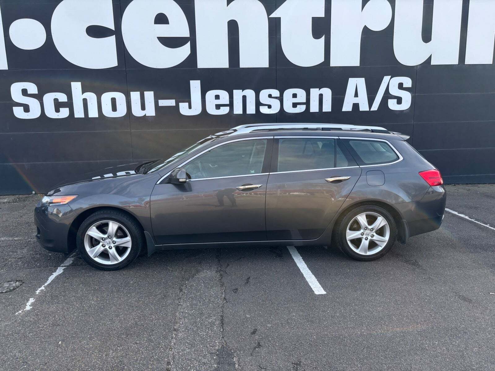 Grå Honda Accord fra 2009