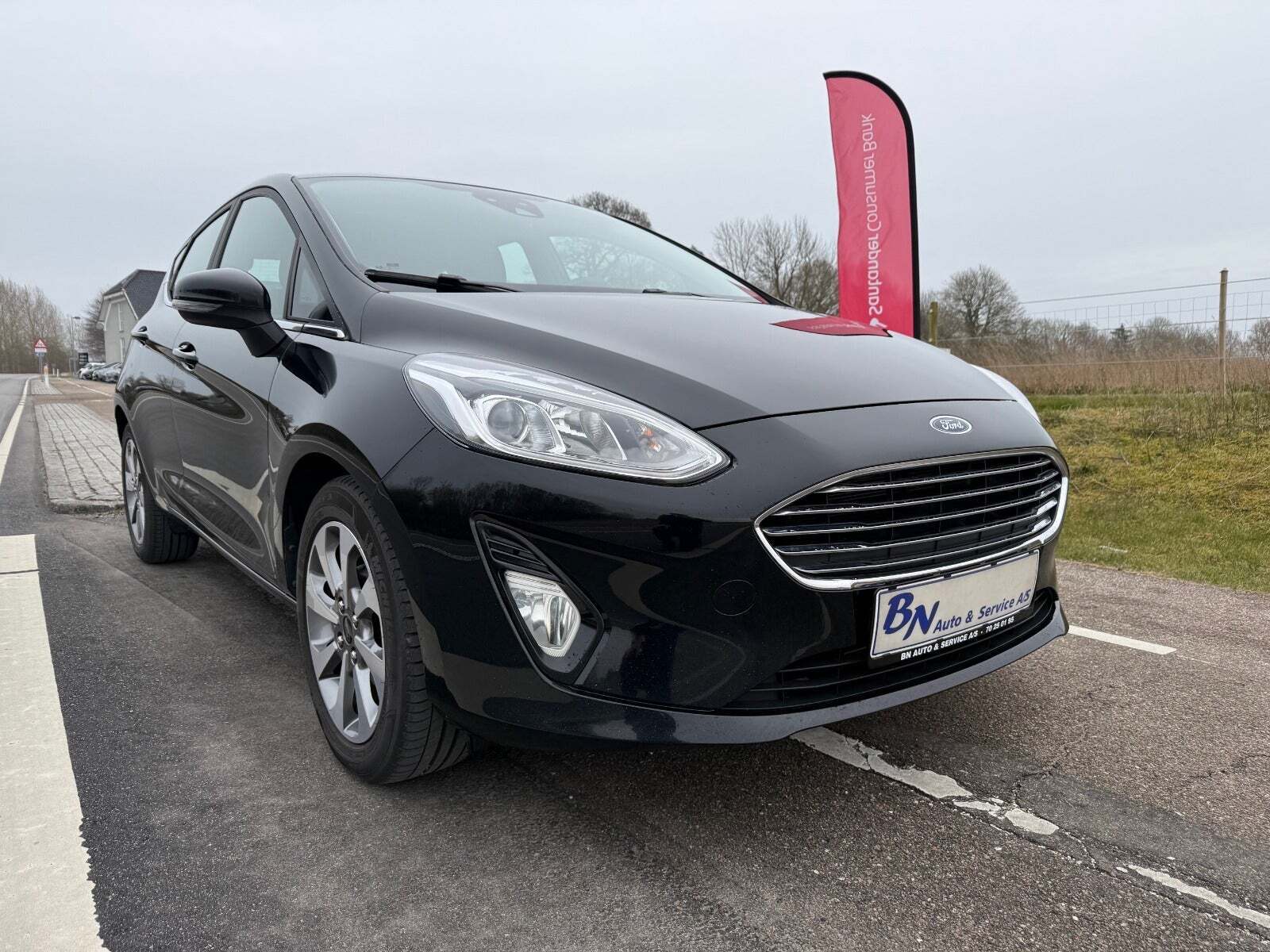 Sort Ford Fiesta fra 2018 set udefra