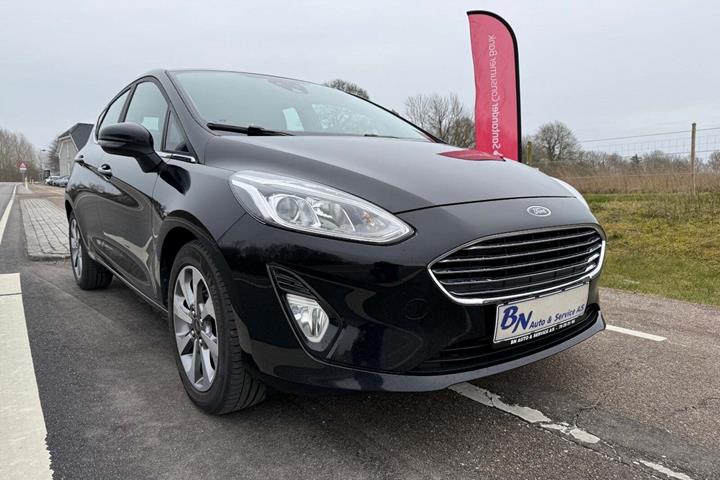 Sort Ford Fiesta fra 2018 set udefra