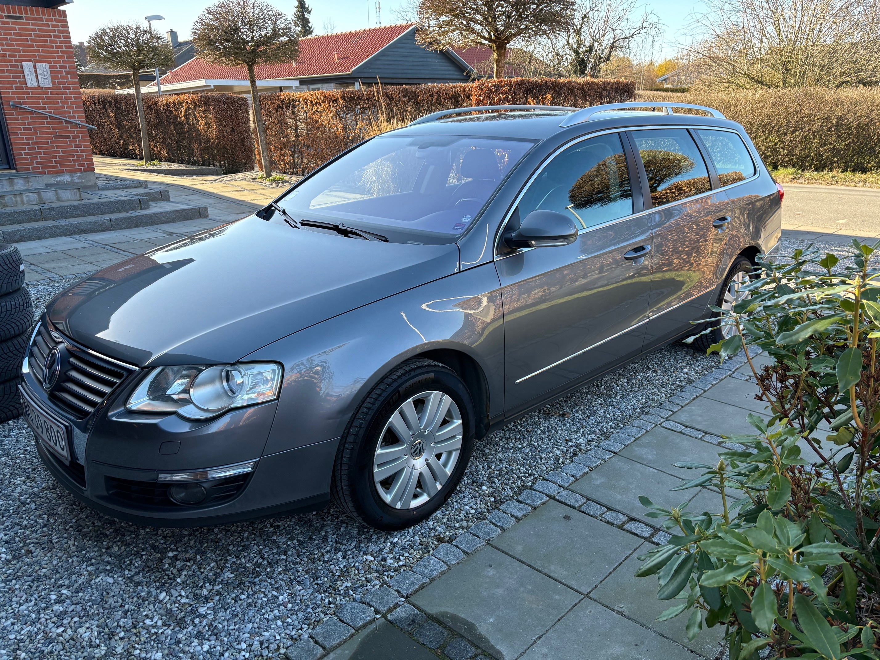 Grå VW Passat fra 2006