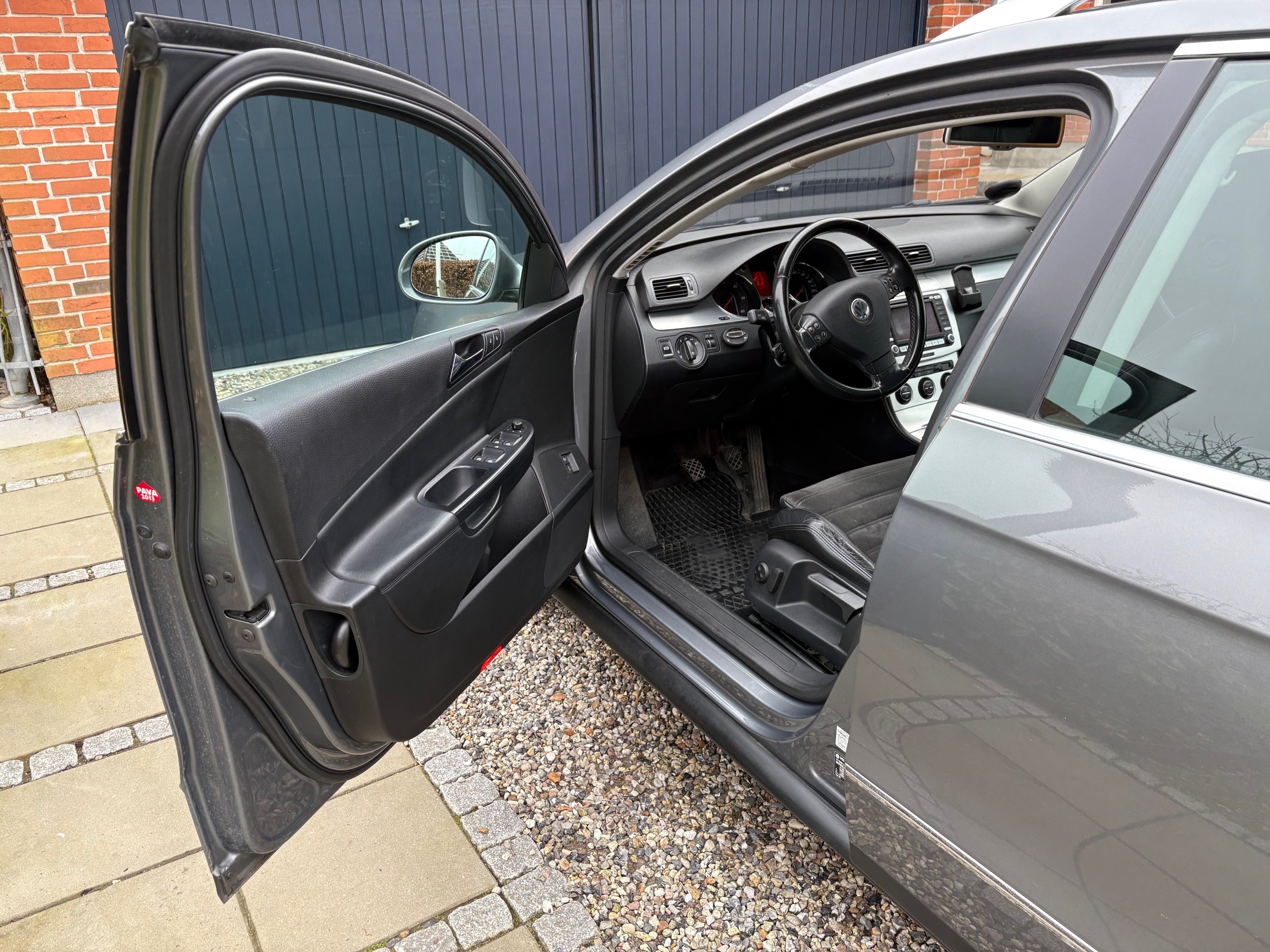 Grå VW Passat fra 2006