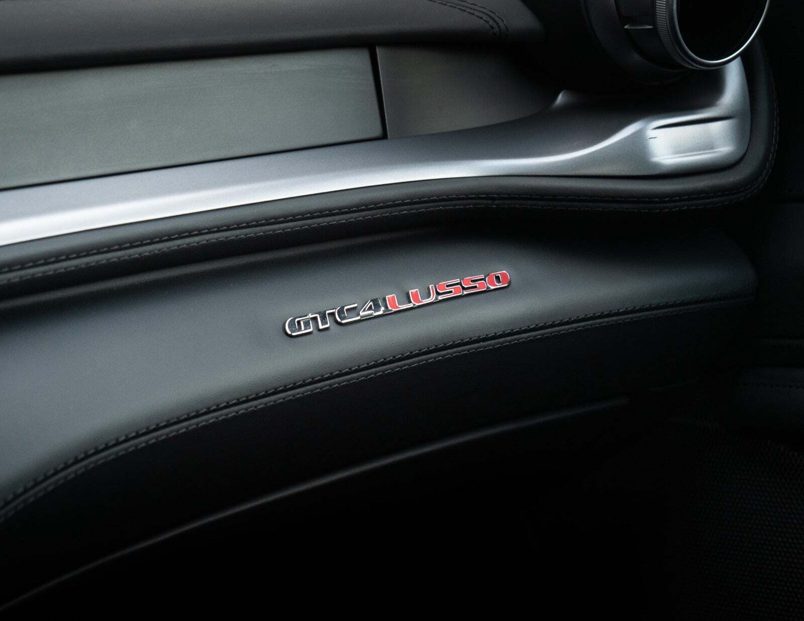 Grå Ferrari GTC4Lusso fra 2019