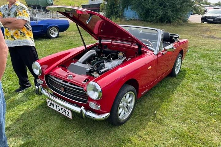 Rød MG Midget fra 1970