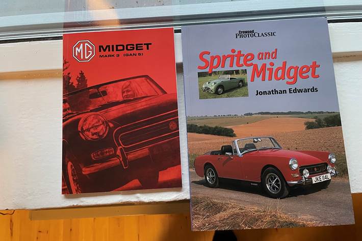 Rød MG Midget fra 1970