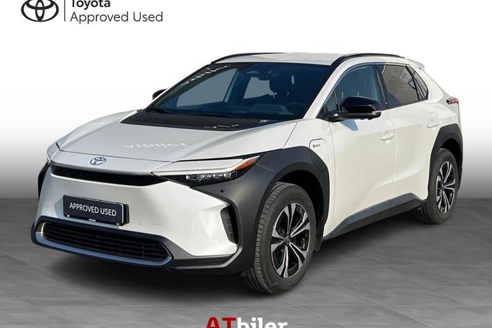 Hvid Toyota BZ4X fra 2024 set udefra