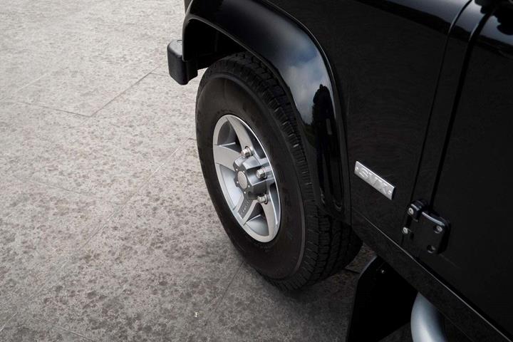 Sort Land Rover Defender 90 fra 2010