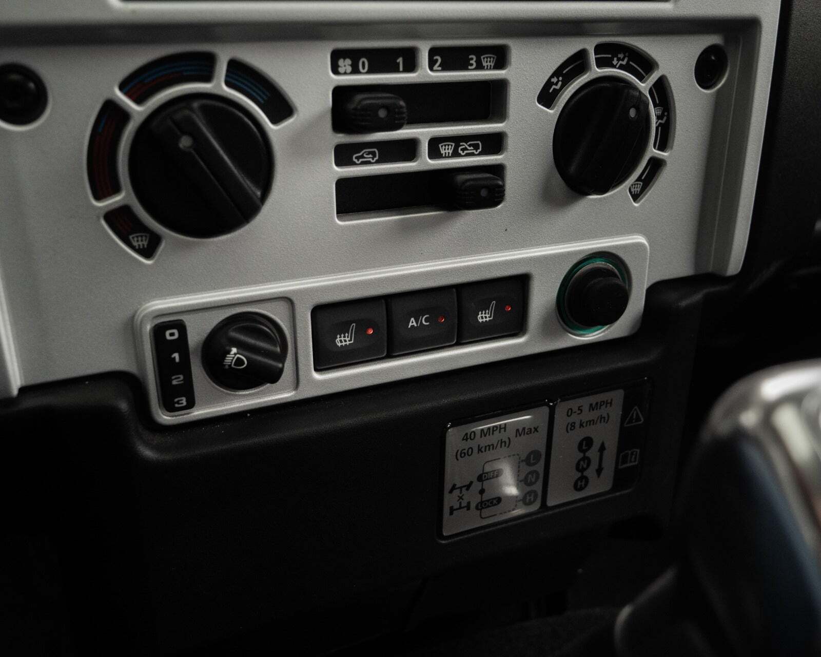 Sort Land Rover Defender 90 fra 2010