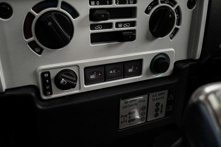 Sort Land Rover Defender 90 fra 2010